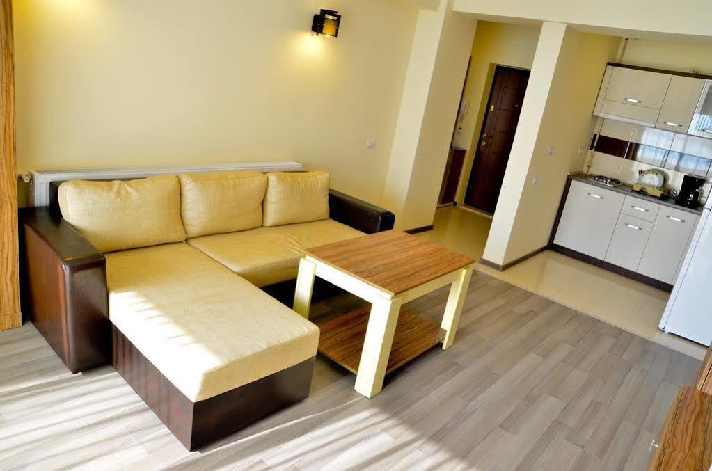 Arlequin Apartments Mamaia Exteriör bild